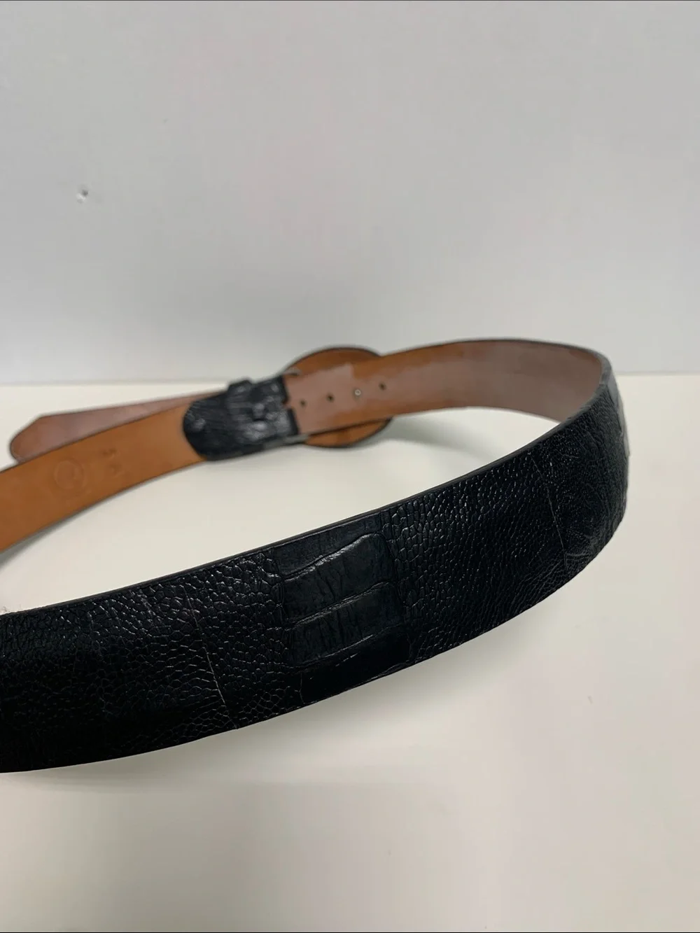 Classic Black Leather Men’s Belt with Rounded Buckle